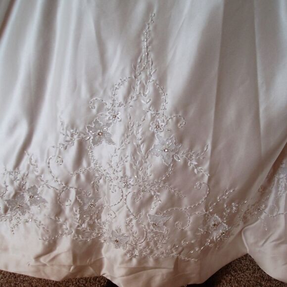 NWT BRIDAL Gown   - Picture 4 of 9